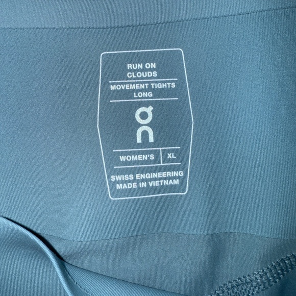 On Women’s Movement Tights - Picture 5 of 6